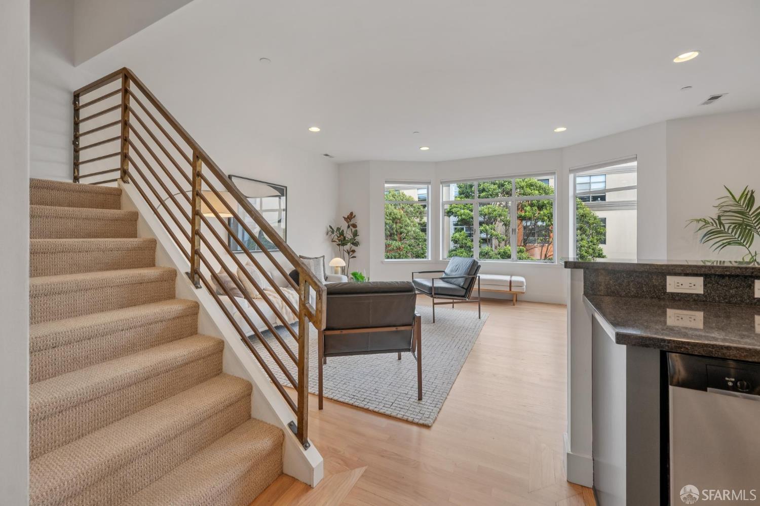 Detail Gallery Image 5 of 43 For 301 Gough St #F,  San Francisco,  CA 94102 - 2 Beds | 2 Baths