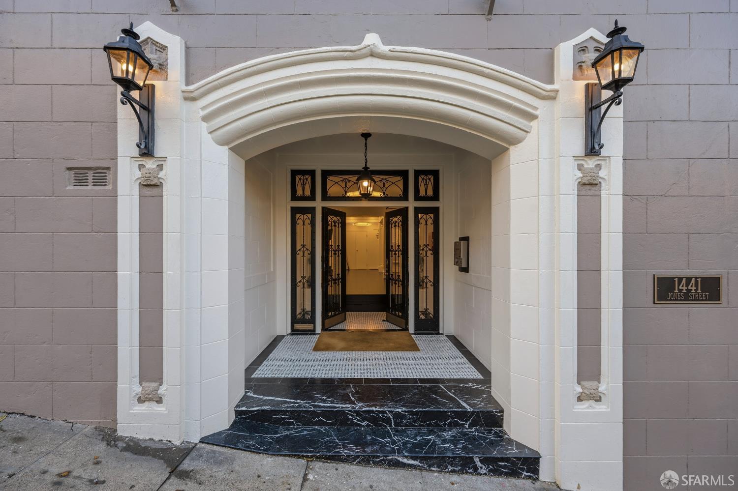 Detail Gallery Image 3 of 39 For 1441 Jones St #301,  San Francisco,  CA 94109 - 1 Beds | 1 Baths