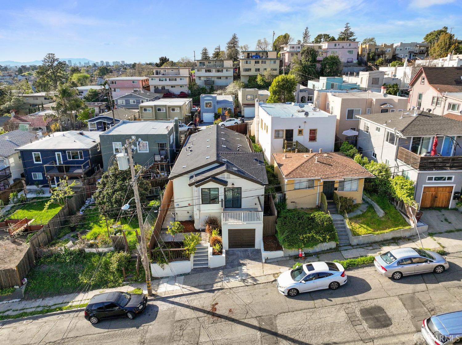 Detail Gallery Image 48 of 55 For 2469 Potter St, Oakland,  CA 94601 - 3 Beds | 4/1 Baths