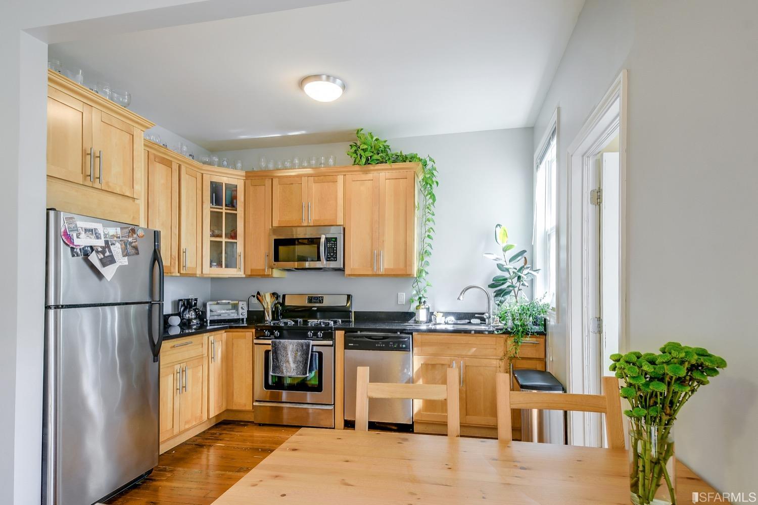 Detail Gallery Image 10 of 28 For 241 14th St, San Francisco,  CA 94103 - 2 Beds | 1 Baths