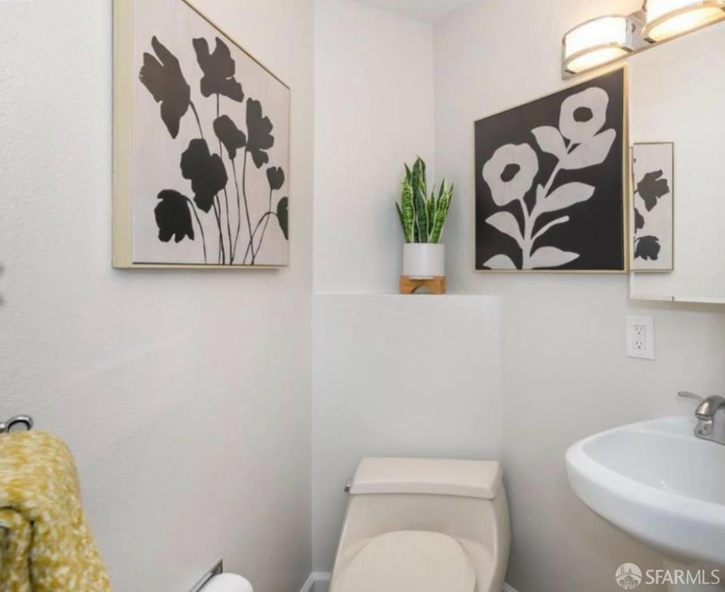Detail Gallery Image 5 of 8 For 1365 Scott St #1,  San Francisco,  CA 94115 - 2 Beds | 1/1 Baths