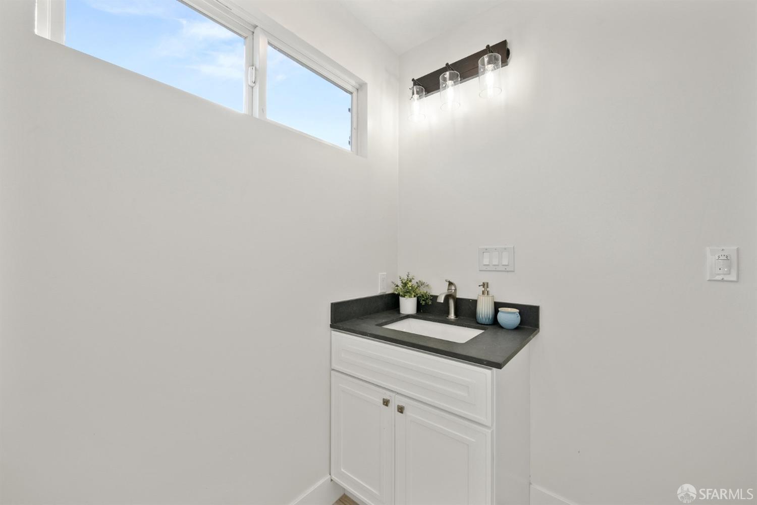 Detail Gallery Image 30 of 55 For 2469 Potter St, Oakland,  CA 94601 - 3 Beds | 4/1 Baths