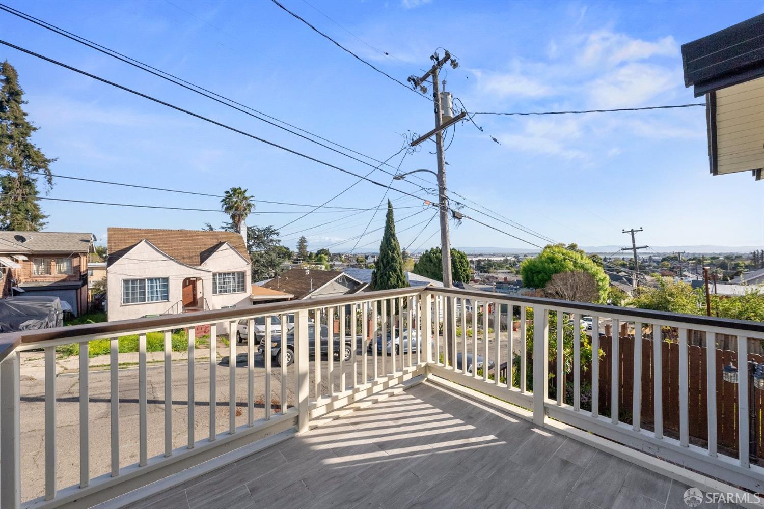 Detail Gallery Image 16 of 55 For 2469 Potter St, Oakland,  CA 94601 - 3 Beds | 4/1 Baths