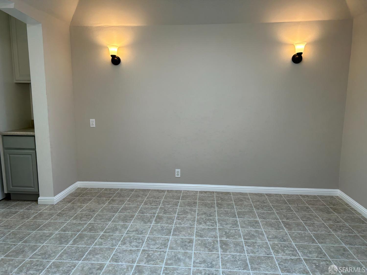 Detail Gallery Image 7 of 21 For 242 Bright St, San Francisco,  CA 94132 - 2 Beds | 1 Baths