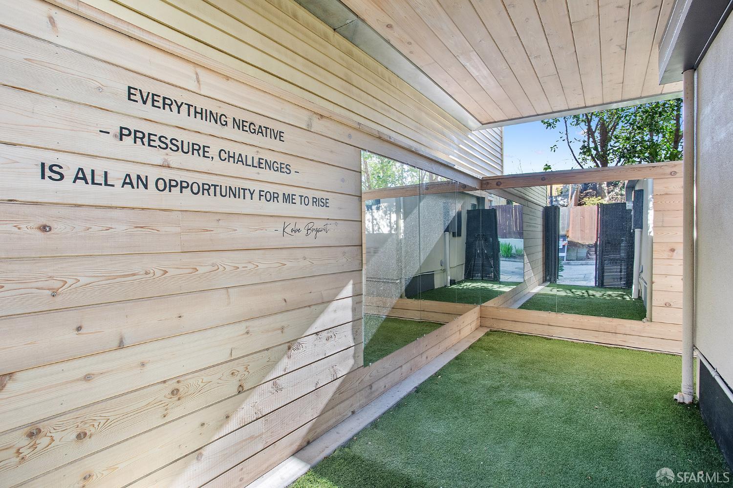 Detail Gallery Image 21 of 29 For 495 Chapman St, San Francisco,  CA 94110 - 4 Beds | 3 Baths