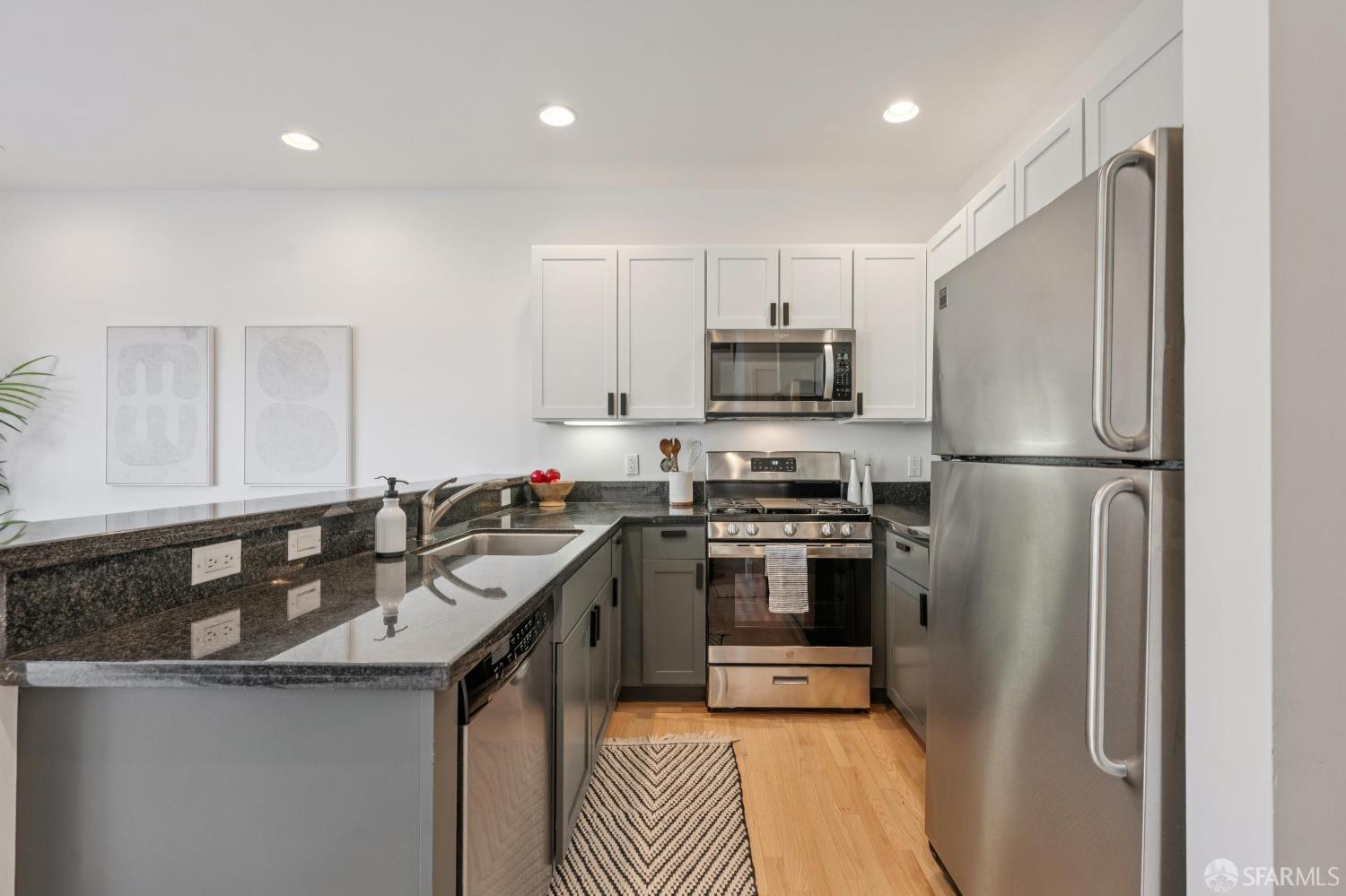 Detail Gallery Image 15 of 43 For 301 Gough St #F,  San Francisco,  CA 94102 - 2 Beds | 2 Baths