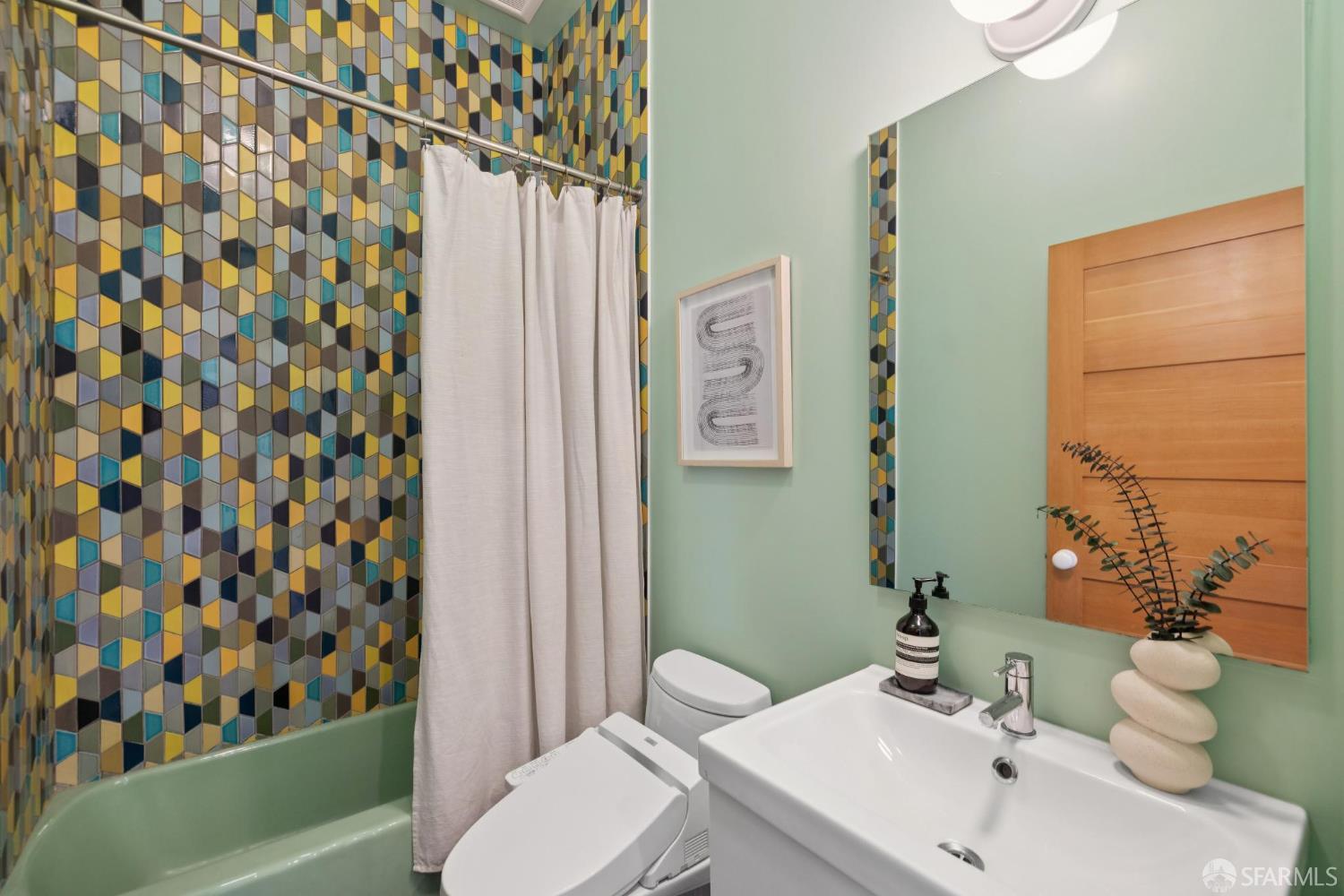 Detail Gallery Image 23 of 75 For 570 Precita Ave, San Francisco,  CA 94110 - 4 Beds | 2/1 Baths