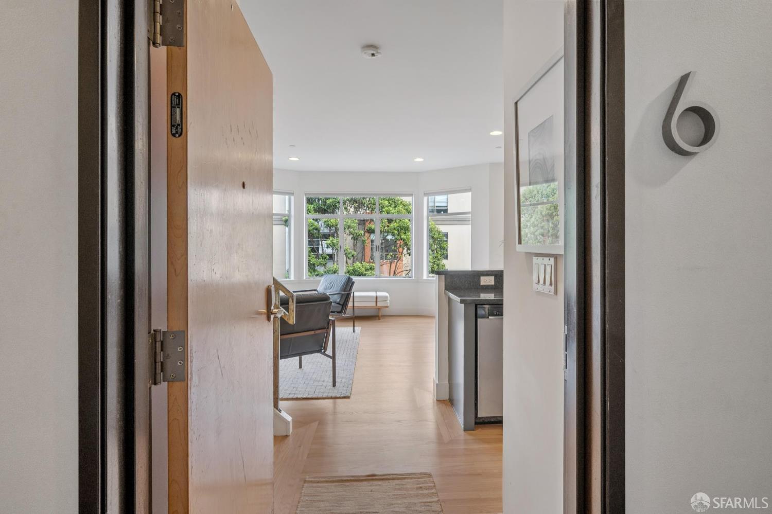 Detail Gallery Image 4 of 43 For 301 Gough St #F,  San Francisco,  CA 94102 - 2 Beds | 2 Baths