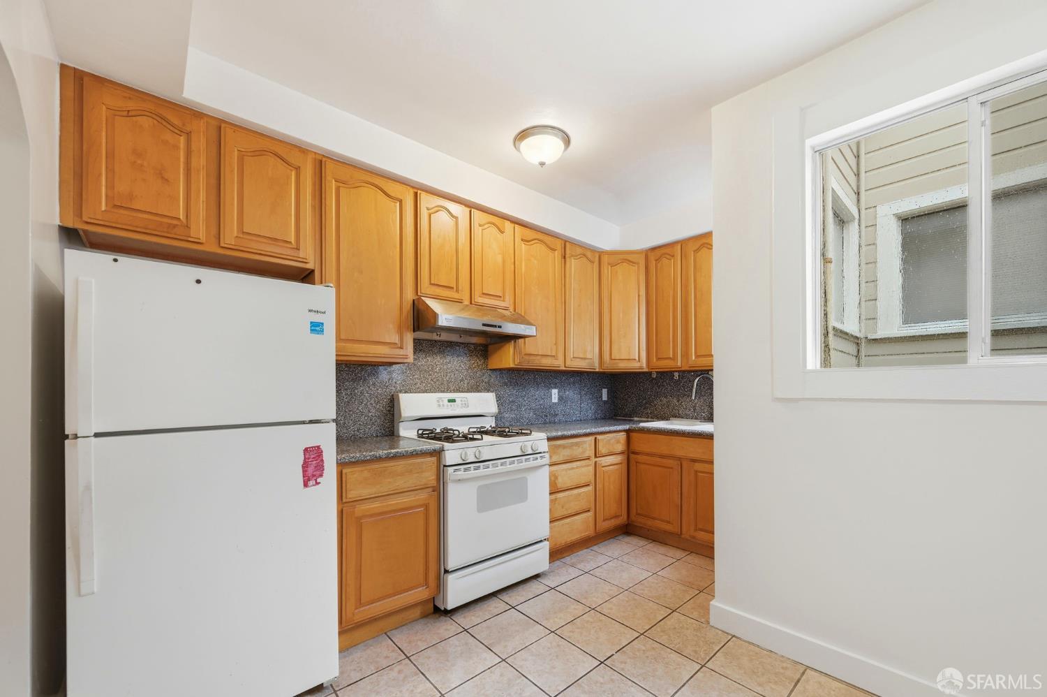 Detail Gallery Image 10 of 30 For 112 Ellington Ave, San Francisco,  CA 94112 - 2 Beds | 1 Baths