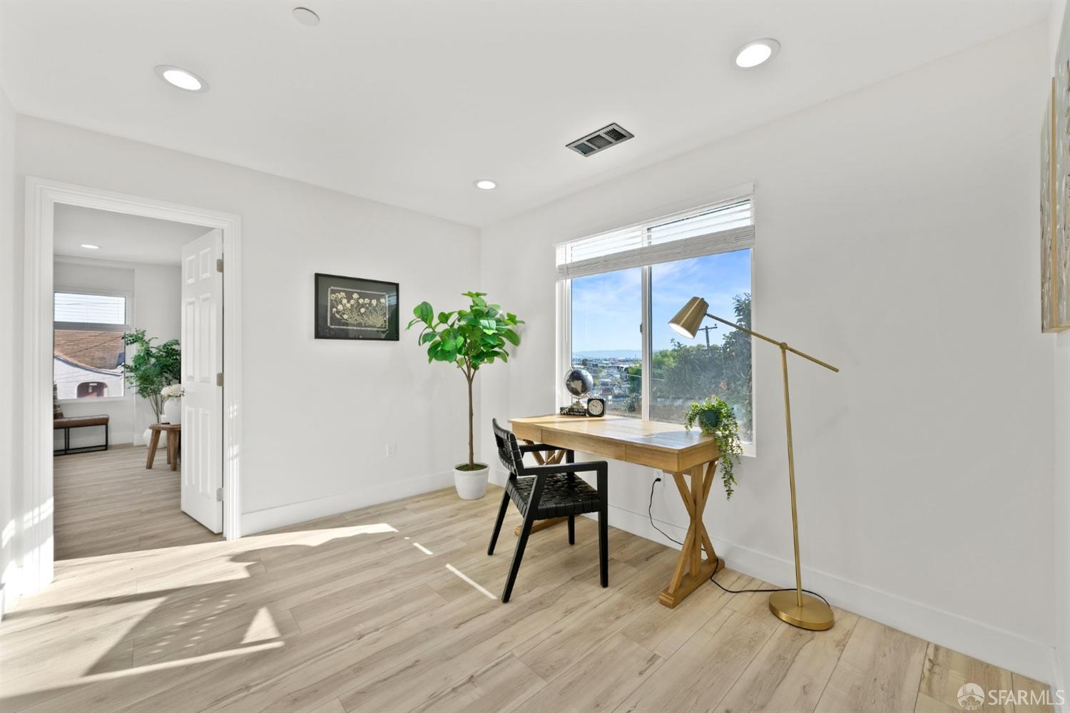 Detail Gallery Image 12 of 55 For 2469 Potter St, Oakland,  CA 94601 - 3 Beds | 4/1 Baths