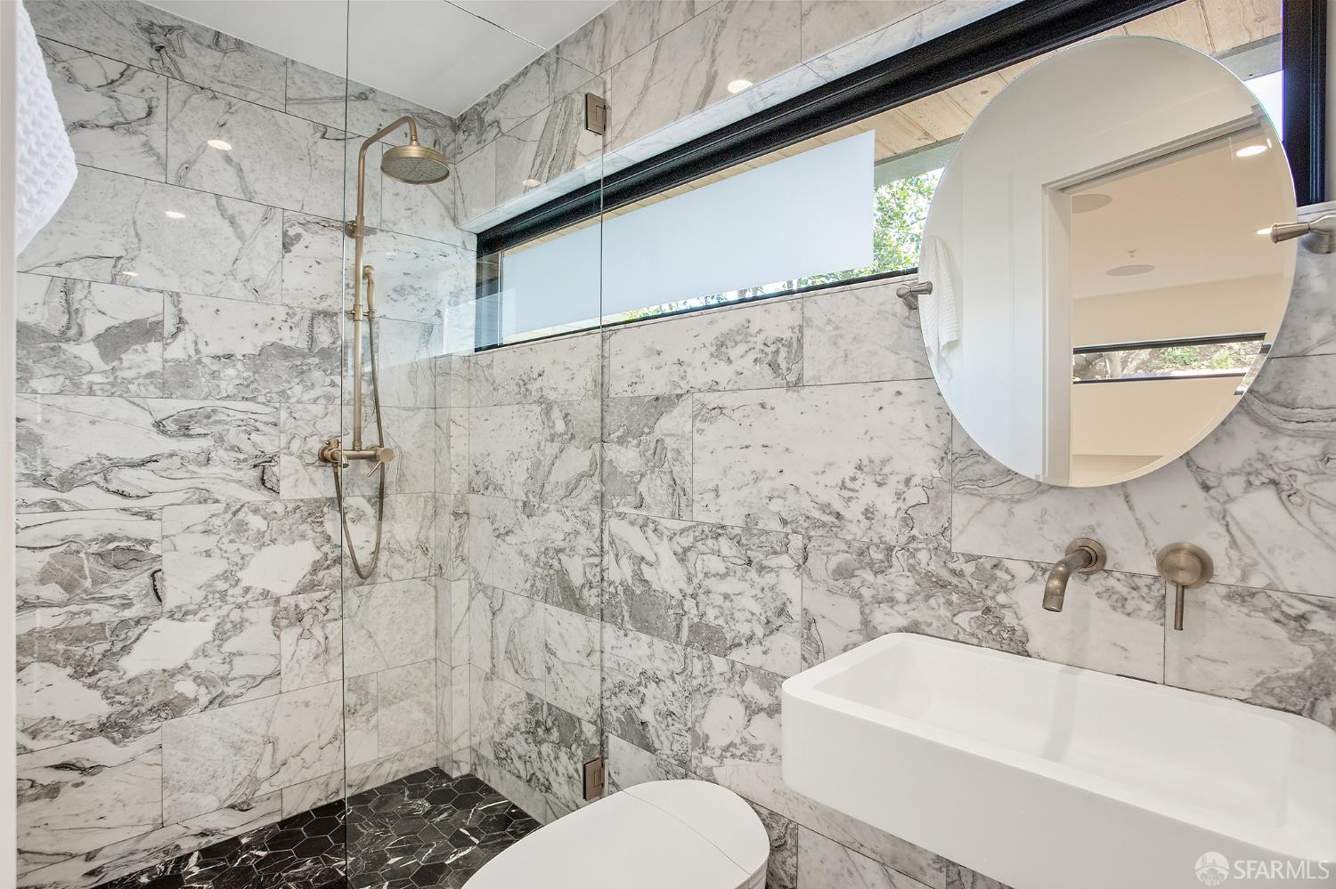 Detail Gallery Image 14 of 29 For 495 Chapman St, San Francisco,  CA 94110 - 4 Beds | 3 Baths