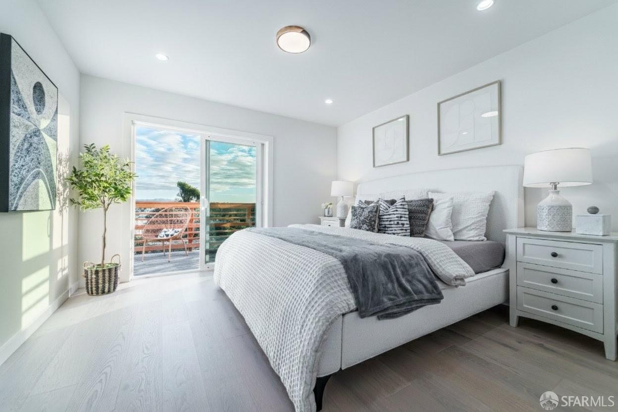 Detail Gallery Image 13 of 90 For 3419 Ulloa St, San Francisco,  CA 94116 - 4 Beds | 4 Baths