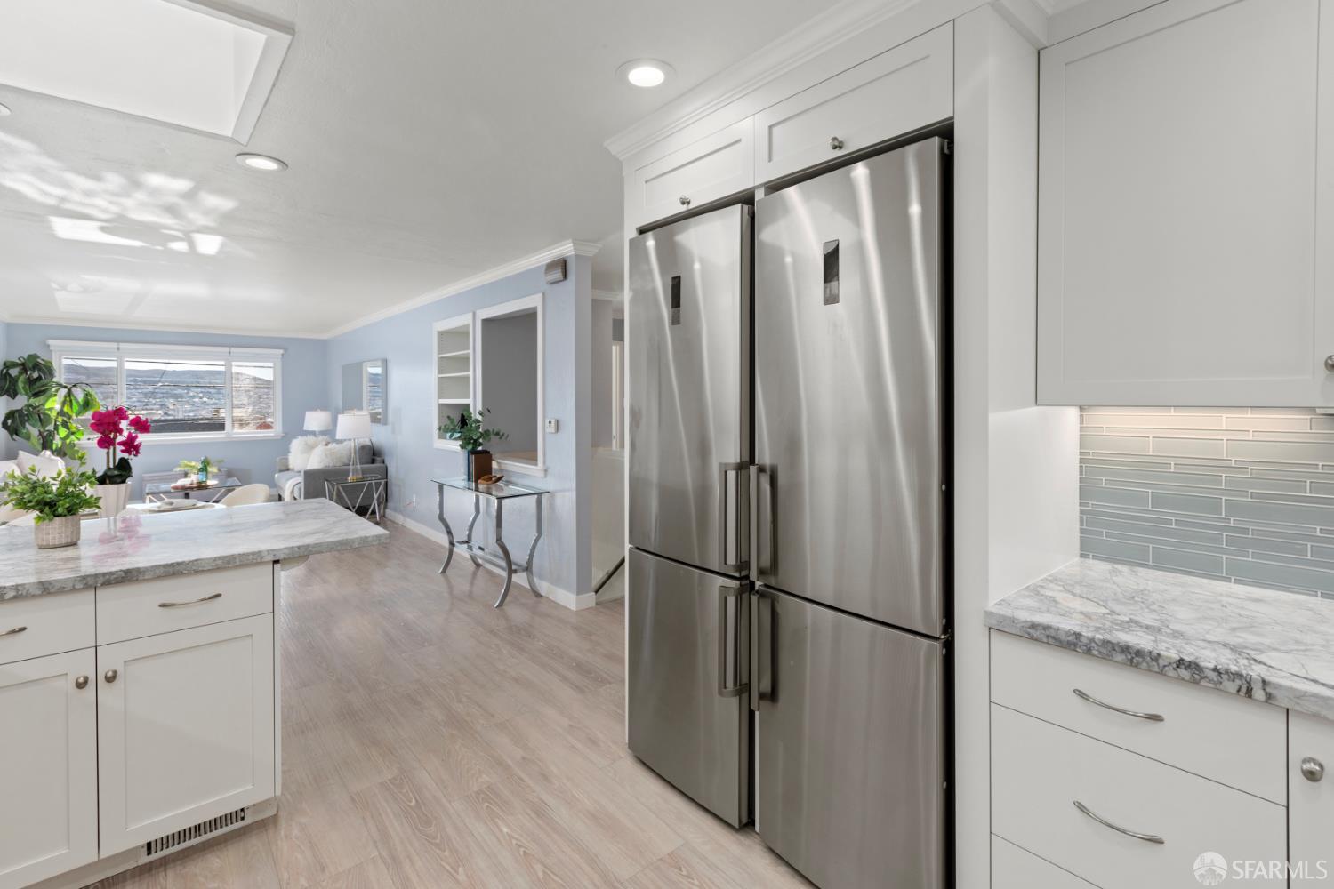 Detail Gallery Image 6 of 47 For 418 Joost Ave, San Francisco,  CA 94127 - 2 Beds | 2 Baths