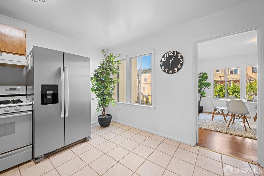 Detail Gallery Image 8 of 30 For 72 Cielito Dr, San Francisco,  CA 94134 - 4 Beds | 2 Baths