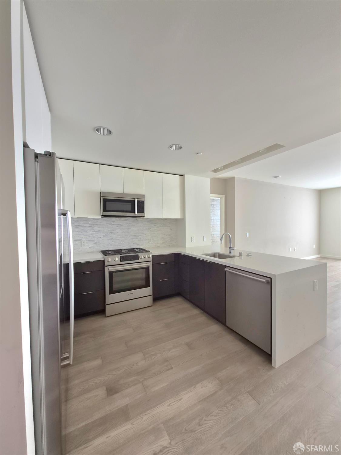 Detail Gallery Image 16 of 20 For 10 Innes Ct #304,  San Francisco,  CA 94124 - 2 Beds | 2 Baths