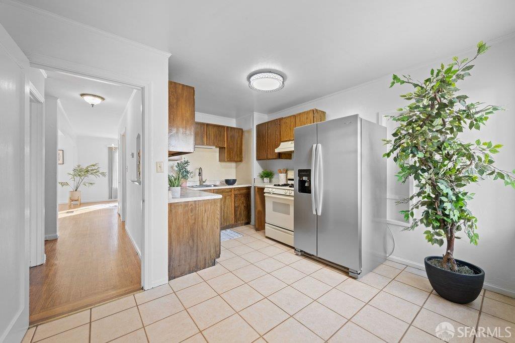 Detail Gallery Image 9 of 30 For 72 Cielito Dr, San Francisco,  CA 94134 - 4 Beds | 2 Baths