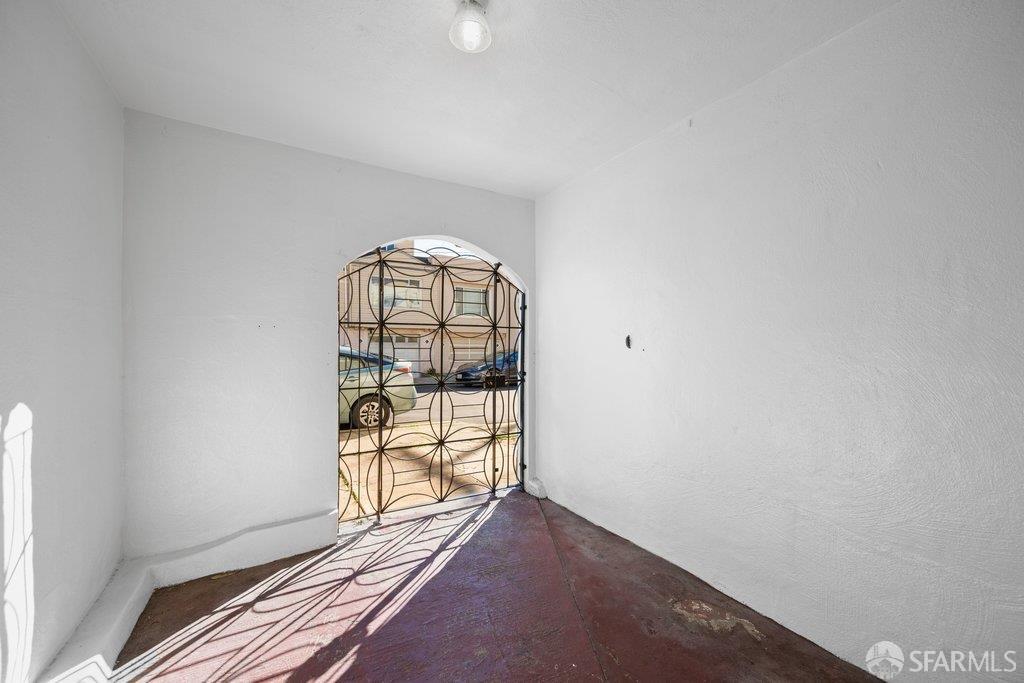 Detail Gallery Image 2 of 30 For 72 Cielito Dr, San Francisco,  CA 94134 - 4 Beds | 2 Baths