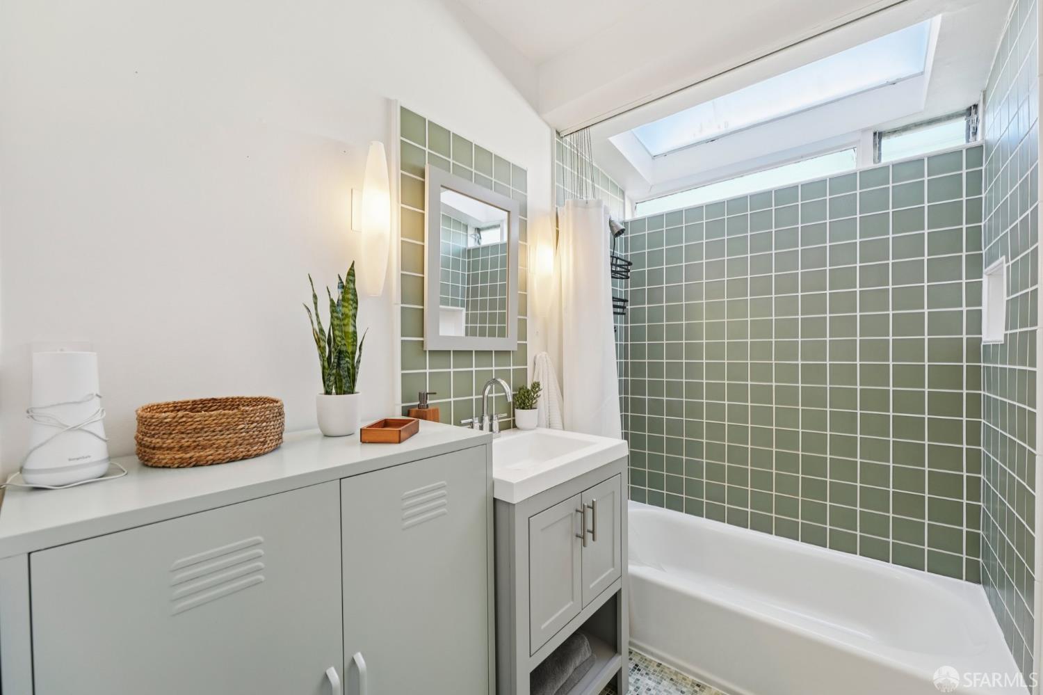 Detail Gallery Image 29 of 51 For 761 Noe St, San Francisco,  CA 94114 - 2 Beds | 1 Baths