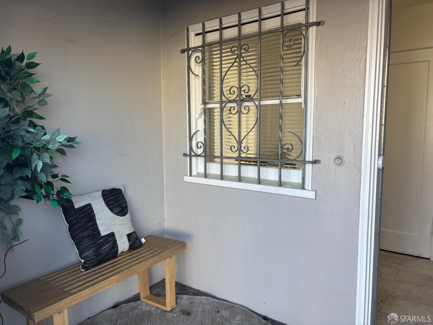 Detail Gallery Image 5 of 26 For 2195 34th Ave, San Francisco,  CA 94116 - 3 Beds | 1 Baths