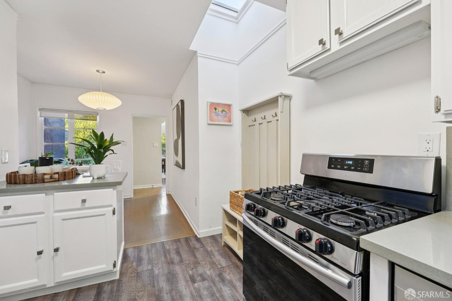 Detail Gallery Image 21 of 51 For 761 Noe St, San Francisco,  CA 94114 - 2 Beds | 1 Baths