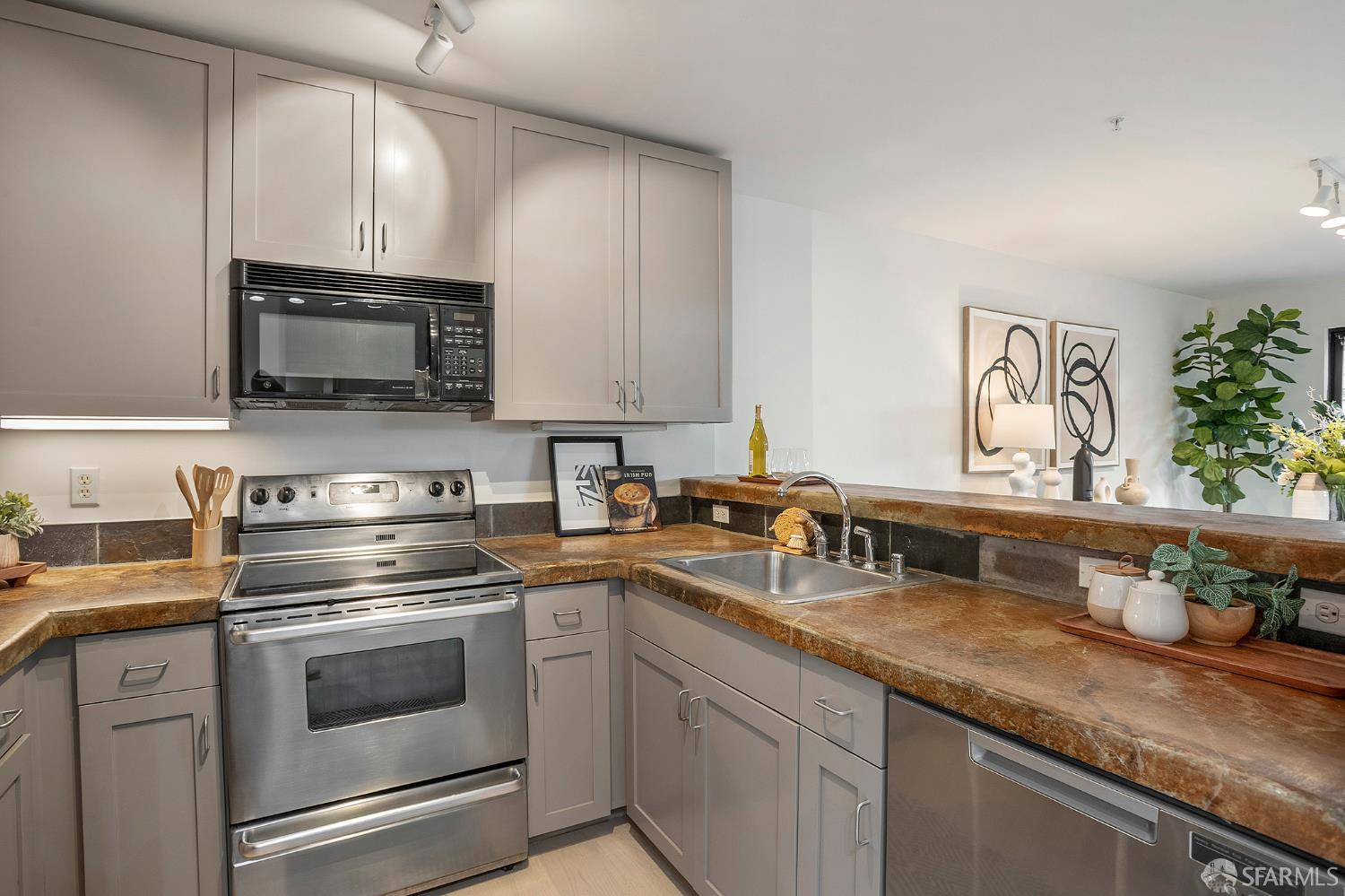 Photo #8: 425090131 Listing: Photo #8