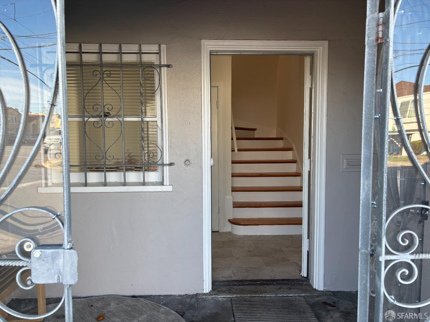 Detail Gallery Image 4 of 26 For 2195 34th Ave, San Francisco,  CA 94116 - 3 Beds | 1 Baths