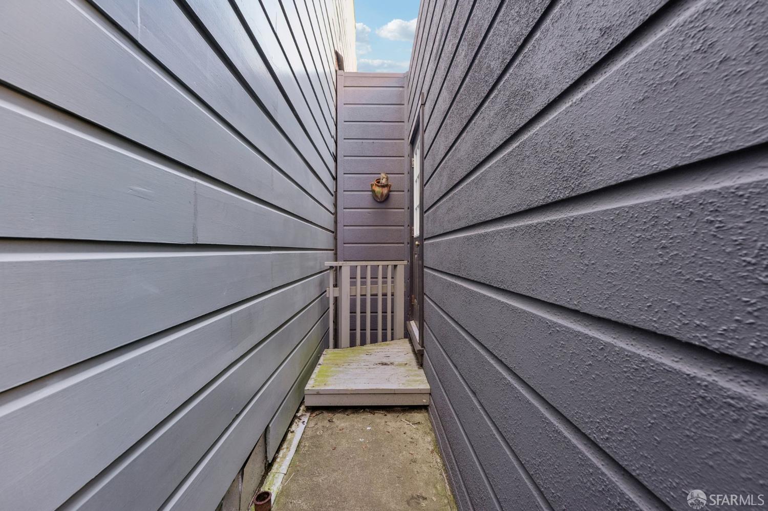 Detail Gallery Image 42 of 51 For 761 Noe St, San Francisco,  CA 94114 - 2 Beds | 1 Baths