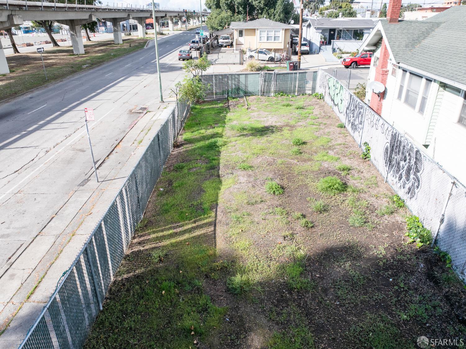 Detail Gallery Image 4 of 6 For 1208 31st Ave, Oakland,  CA 94608 - – Beds | – Baths