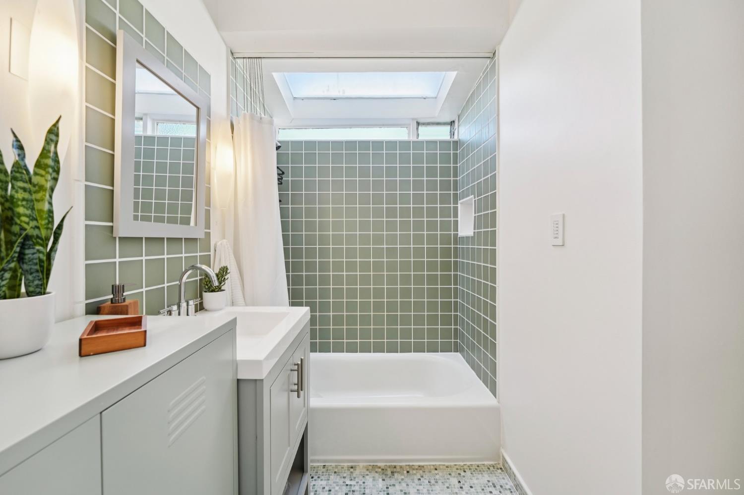 Detail Gallery Image 31 of 51 For 761 Noe St, San Francisco,  CA 94114 - 2 Beds | 1 Baths