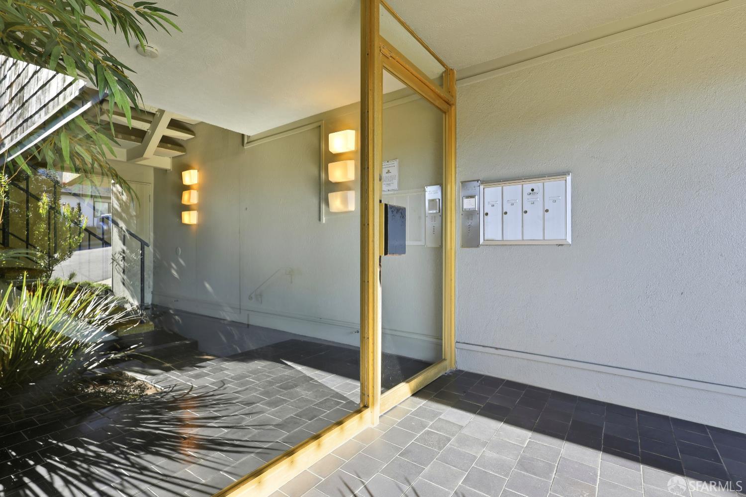 Photo #4: 426094939 Listing: Photo #4