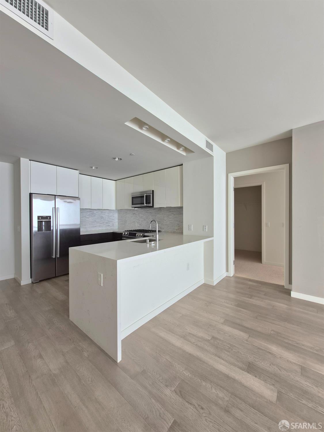 Detail Gallery Image 6 of 20 For 10 Innes Ct #304,  San Francisco,  CA 94124 - 2 Beds | 2 Baths