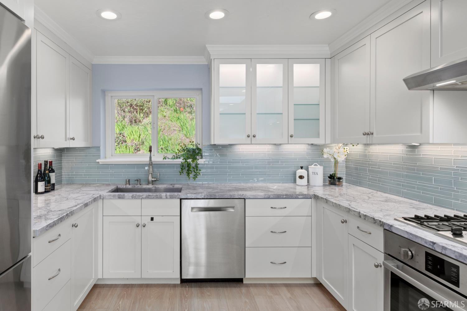 Detail Gallery Image 3 of 47 For 418 Joost Ave, San Francisco,  CA 94127 - 2 Beds | 2 Baths