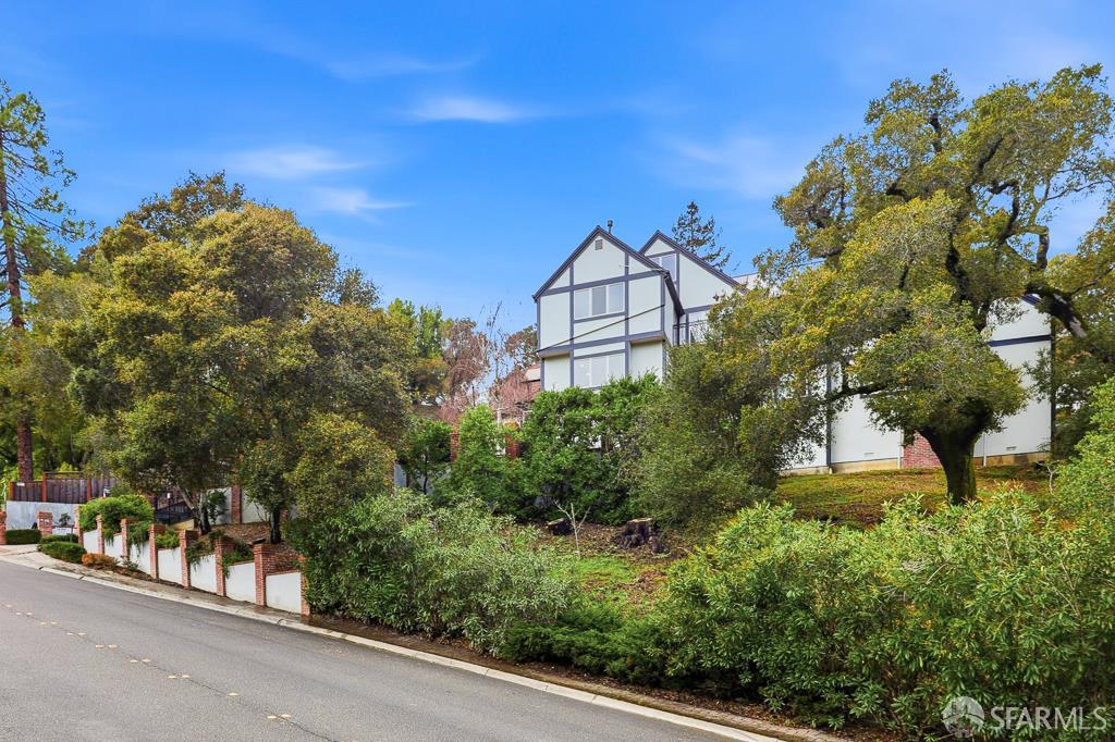 Detail Gallery Image 82 of 92 For 760 Chateau Dr, Hillsborough,  CA 94010 - 6 Beds | 8 Baths