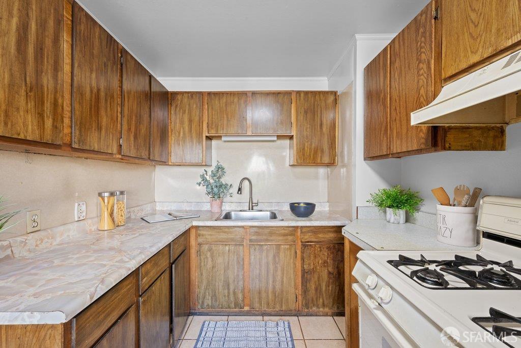 Detail Gallery Image 10 of 30 For 72 Cielito Dr, San Francisco,  CA 94134 - 4 Beds | 2 Baths