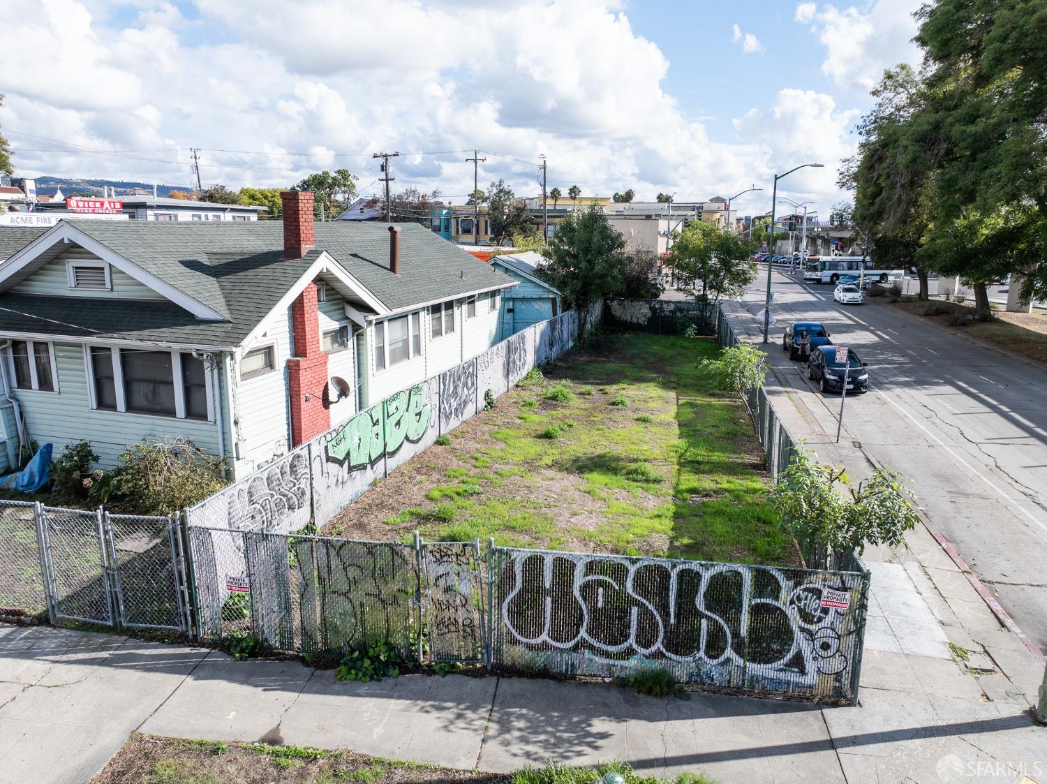 Detail Gallery Image 2 of 6 For 1208 31st Ave, Oakland,  CA 94608 - – Beds | – Baths