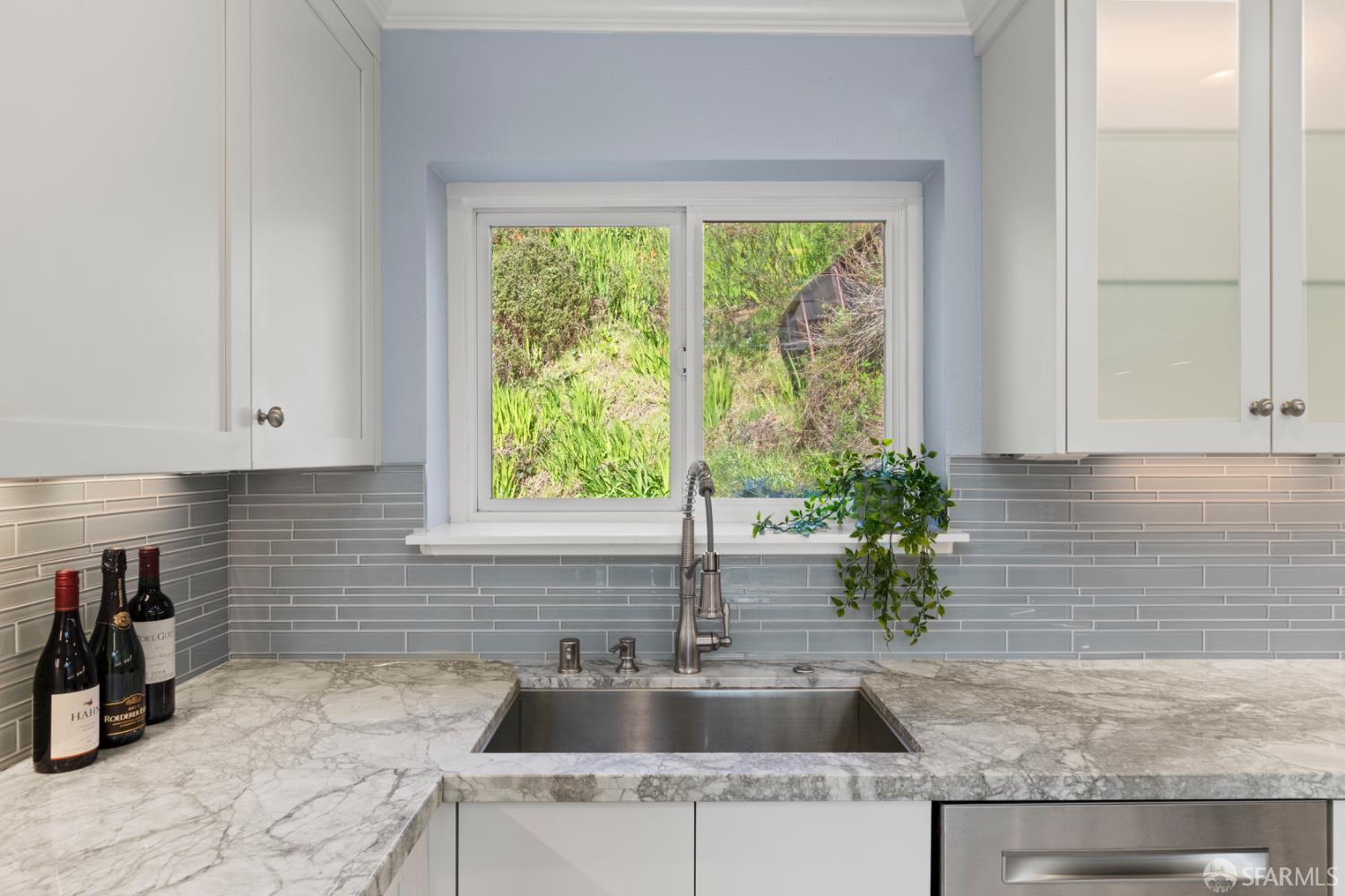 Detail Gallery Image 4 of 47 For 418 Joost Ave, San Francisco,  CA 94127 - 2 Beds | 2 Baths