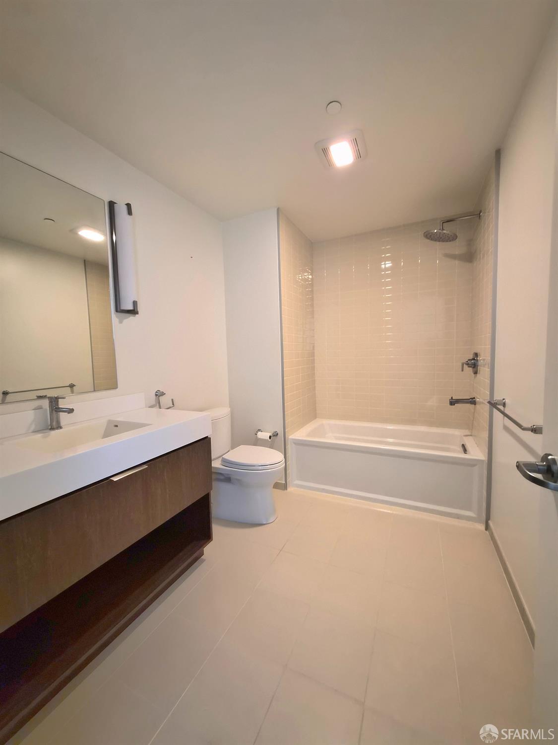 Detail Gallery Image 14 of 20 For 10 Innes Ct #304,  San Francisco,  CA 94124 - 2 Beds | 2 Baths