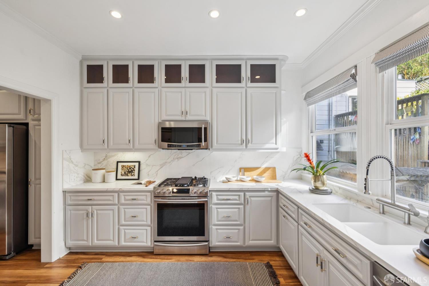 Detail Gallery Image 3 of 18 For 785 Dolores St, San Francisco,  CA 94110 - 2 Beds | 1 Baths