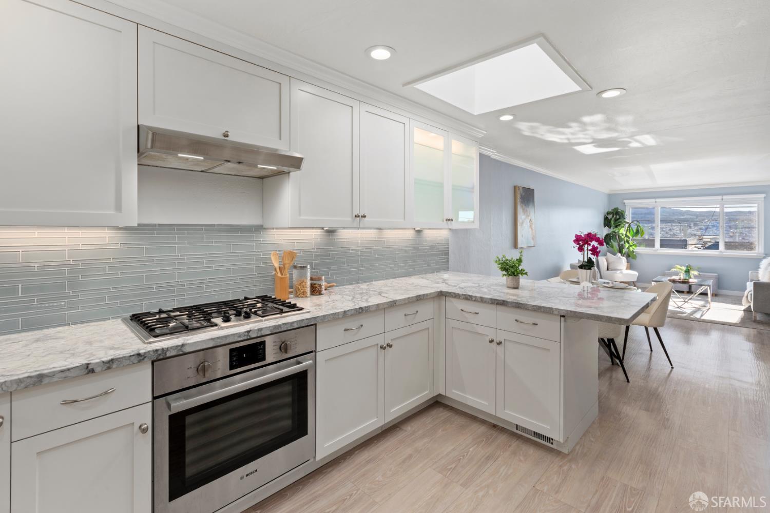 Detail Gallery Image 7 of 47 For 418 Joost Ave, San Francisco,  CA 94127 - 2 Beds | 2 Baths