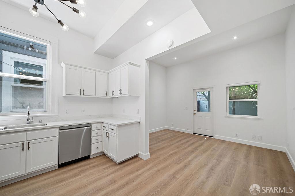 Detail Gallery Image 4 of 29 For 136 Noe St, San Francisco,  CA 94114 - – Beds | – Baths