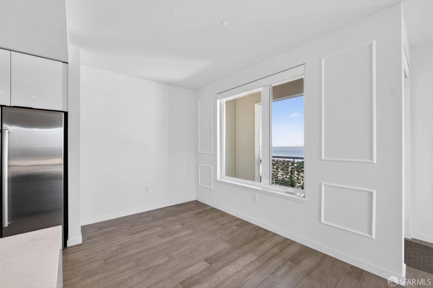 Detail Gallery Image 8 of 33 For 10 Innes Ct #401,  San Francisco,  CA 94124 - 3 Beds | 2 Baths