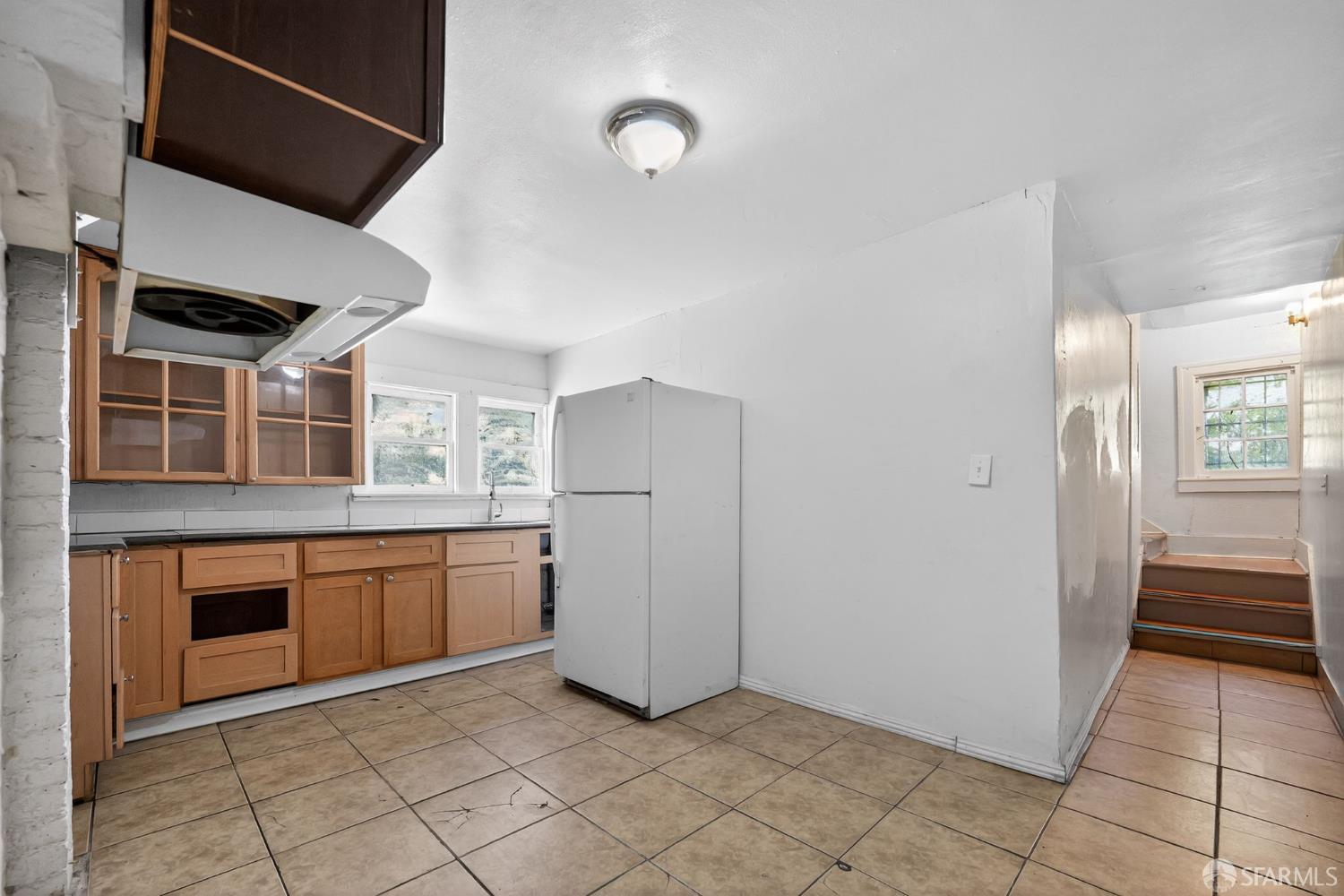 Detail Gallery Image 16 of 39 For 9117 Burr St, Oakland,  CA 94605 - 3 Beds | 2 Baths