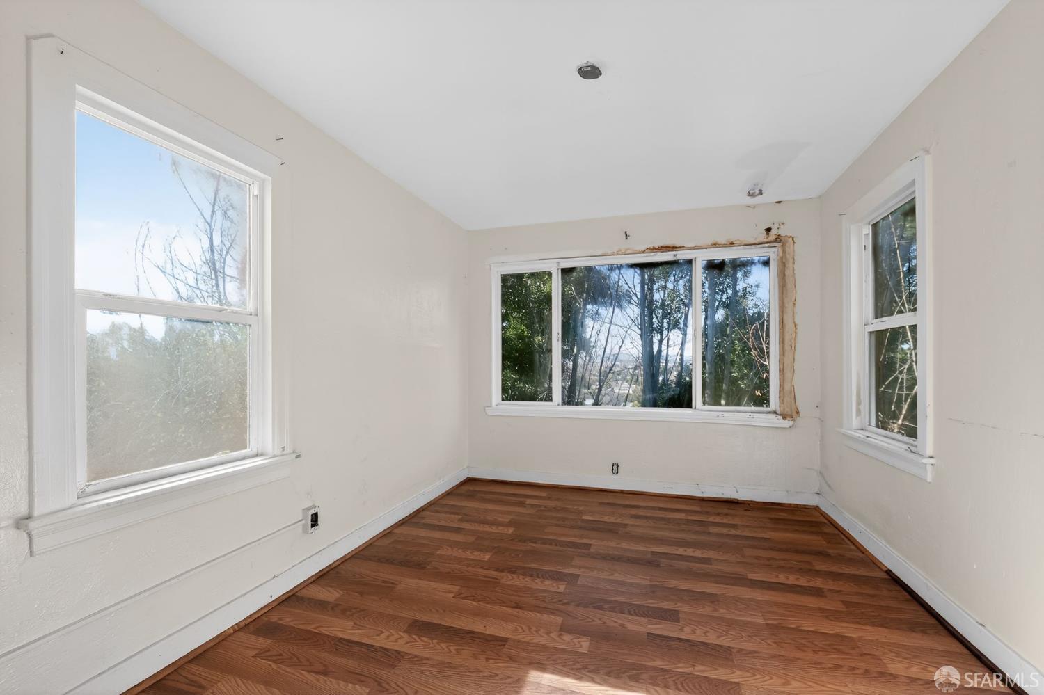 Detail Gallery Image 7 of 39 For 9117 Burr St, Oakland,  CA 94605 - 3 Beds | 2 Baths