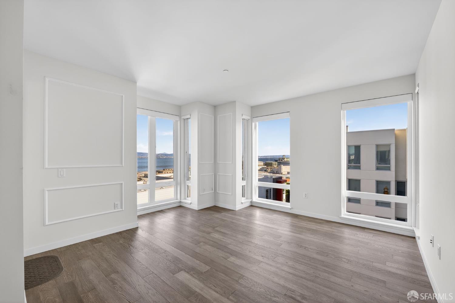 Detail Gallery Image 5 of 33 For 10 Innes Ct #401,  San Francisco,  CA 94124 - 3 Beds | 2 Baths