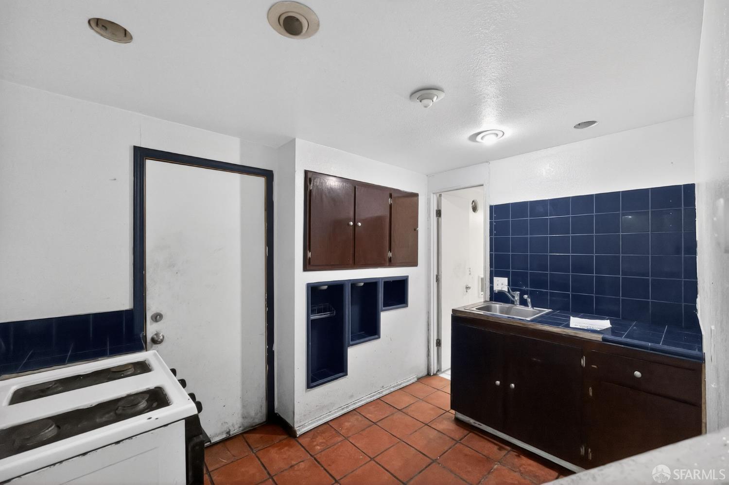 Detail Gallery Image 13 of 39 For 9117 Burr St, Oakland,  CA 94605 - 3 Beds | 2 Baths