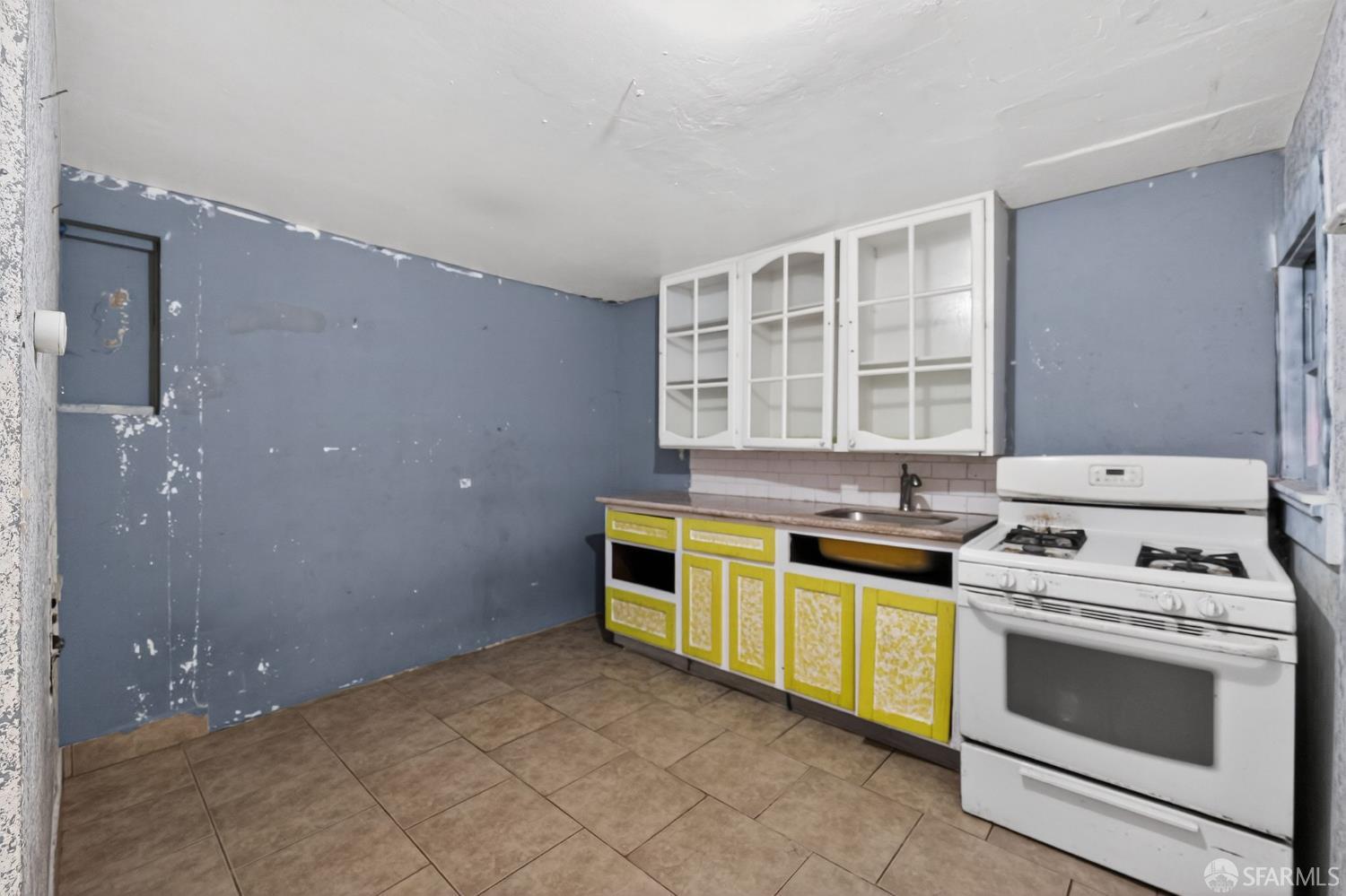 Detail Gallery Image 14 of 39 For 9117 Burr St, Oakland,  CA 94605 - 3 Beds | 2 Baths