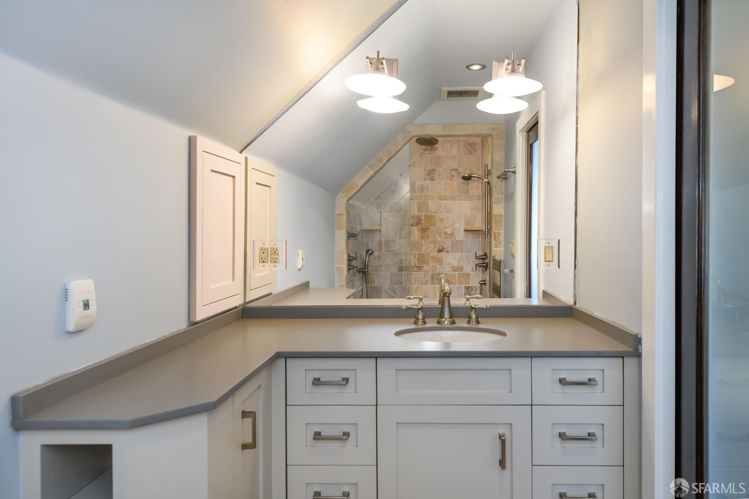 Detail Gallery Image 25 of 27 For 643 Hampshire St, San Francisco,  CA 94110 - 2 Beds | 2 Baths