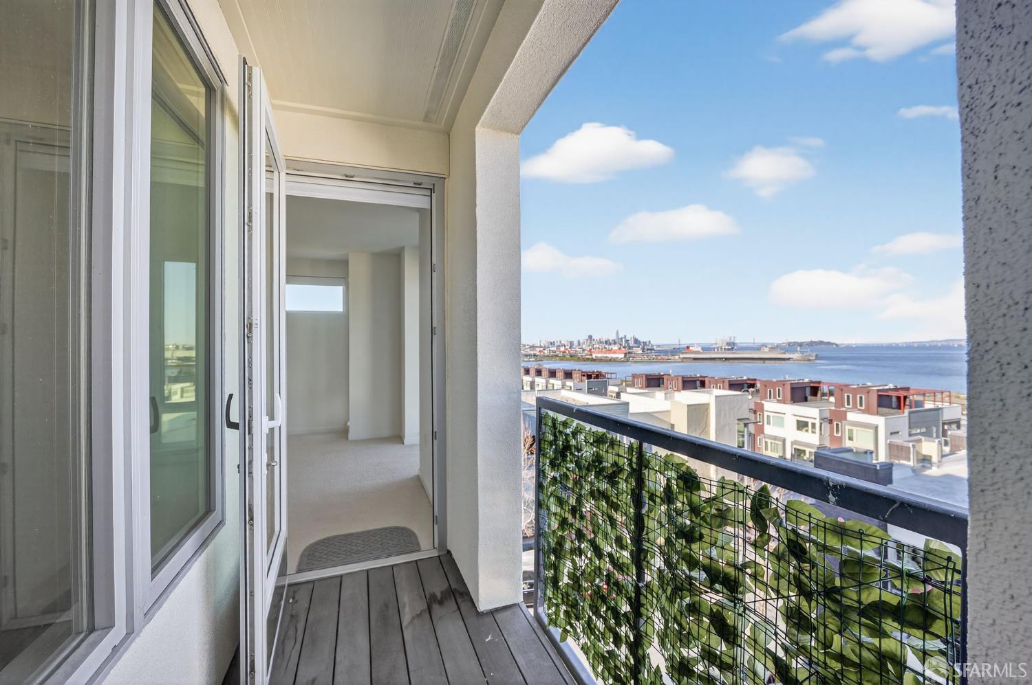 Detail Gallery Image 21 of 33 For 10 Innes Ct #401,  San Francisco,  CA 94124 - 3 Beds | 2 Baths