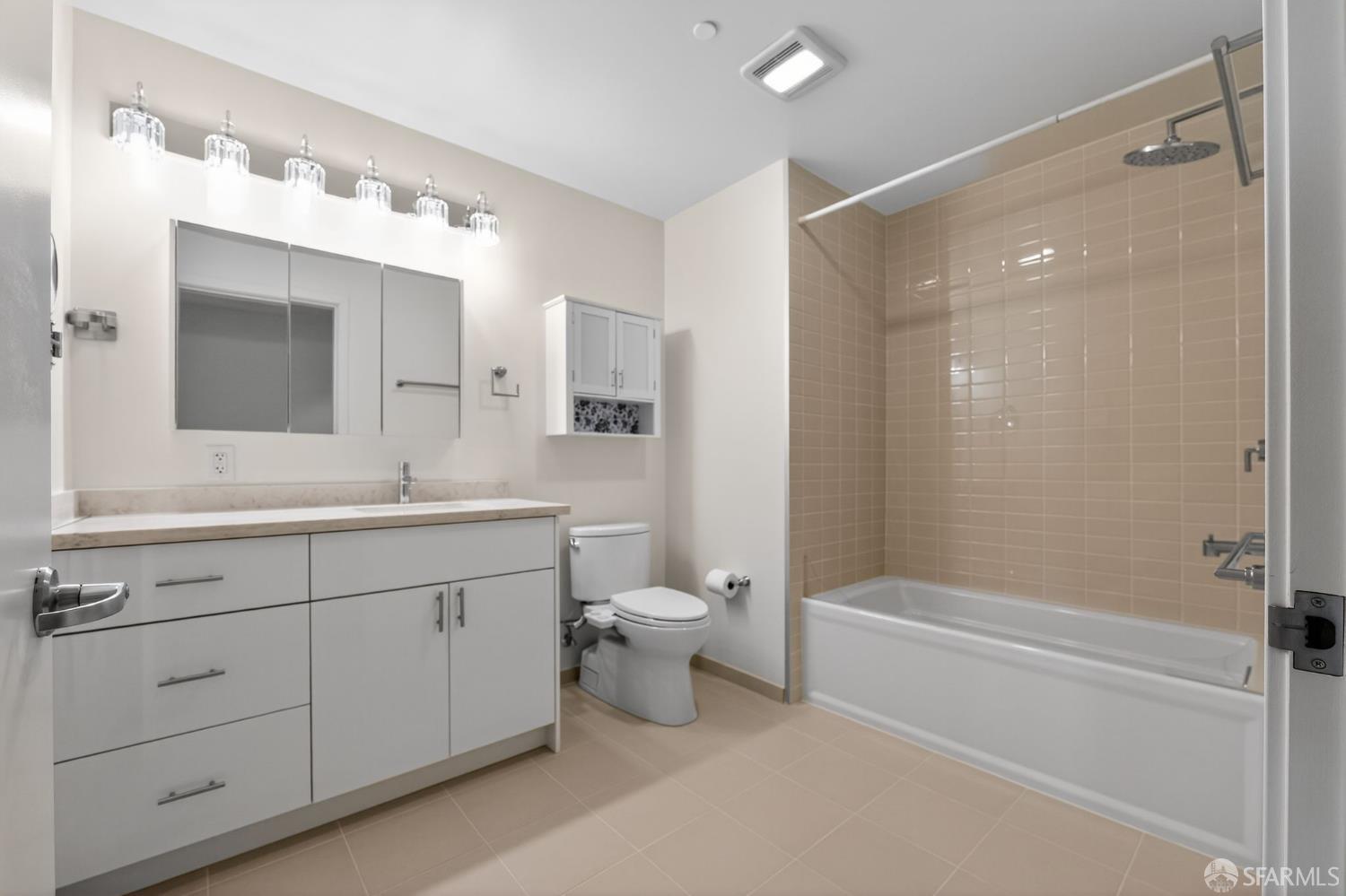 Detail Gallery Image 26 of 33 For 10 Innes Ct #401,  San Francisco,  CA 94124 - 3 Beds | 2 Baths