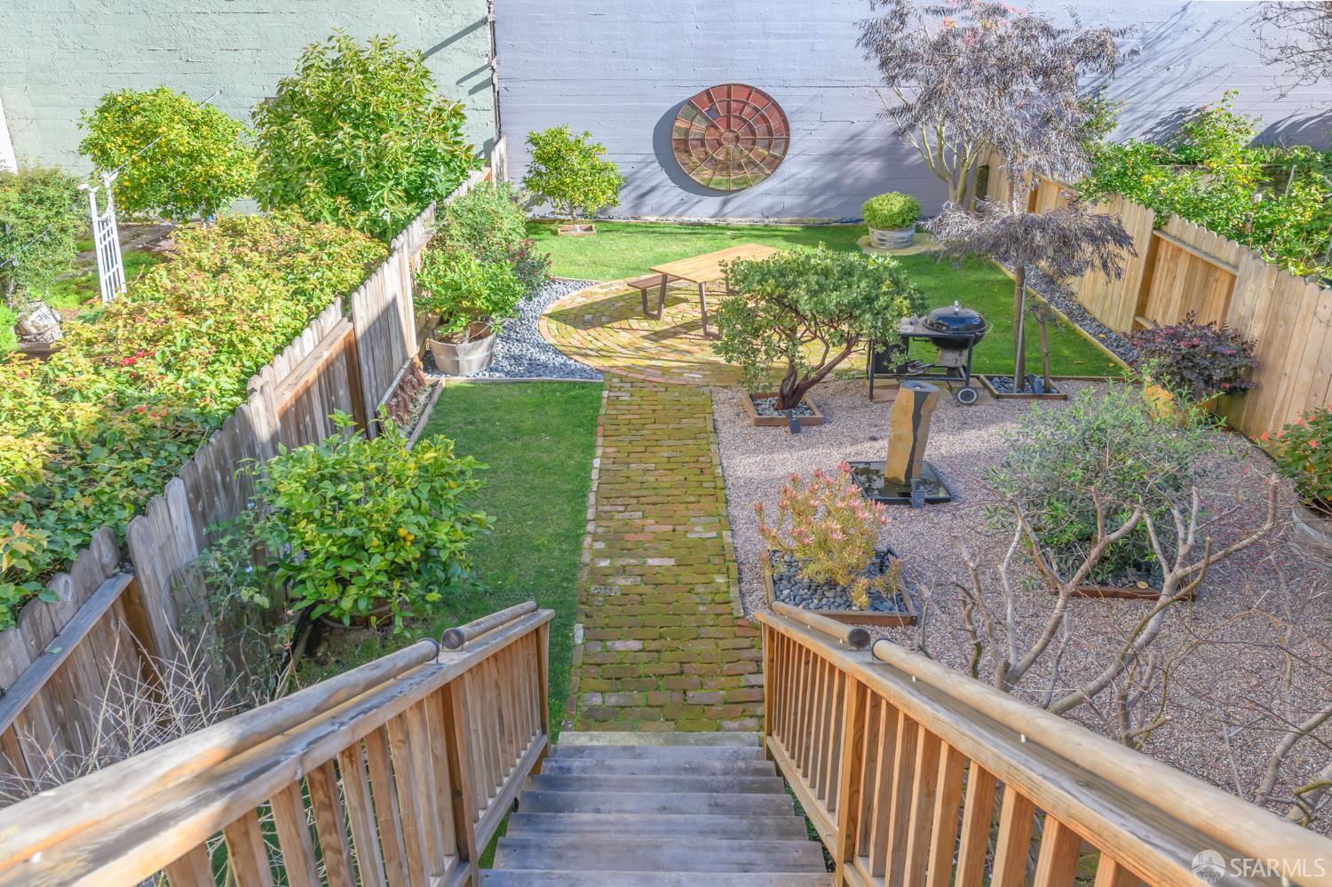 Detail Gallery Image 6 of 27 For 643 Hampshire St, San Francisco,  CA 94110 - 2 Beds | 2 Baths